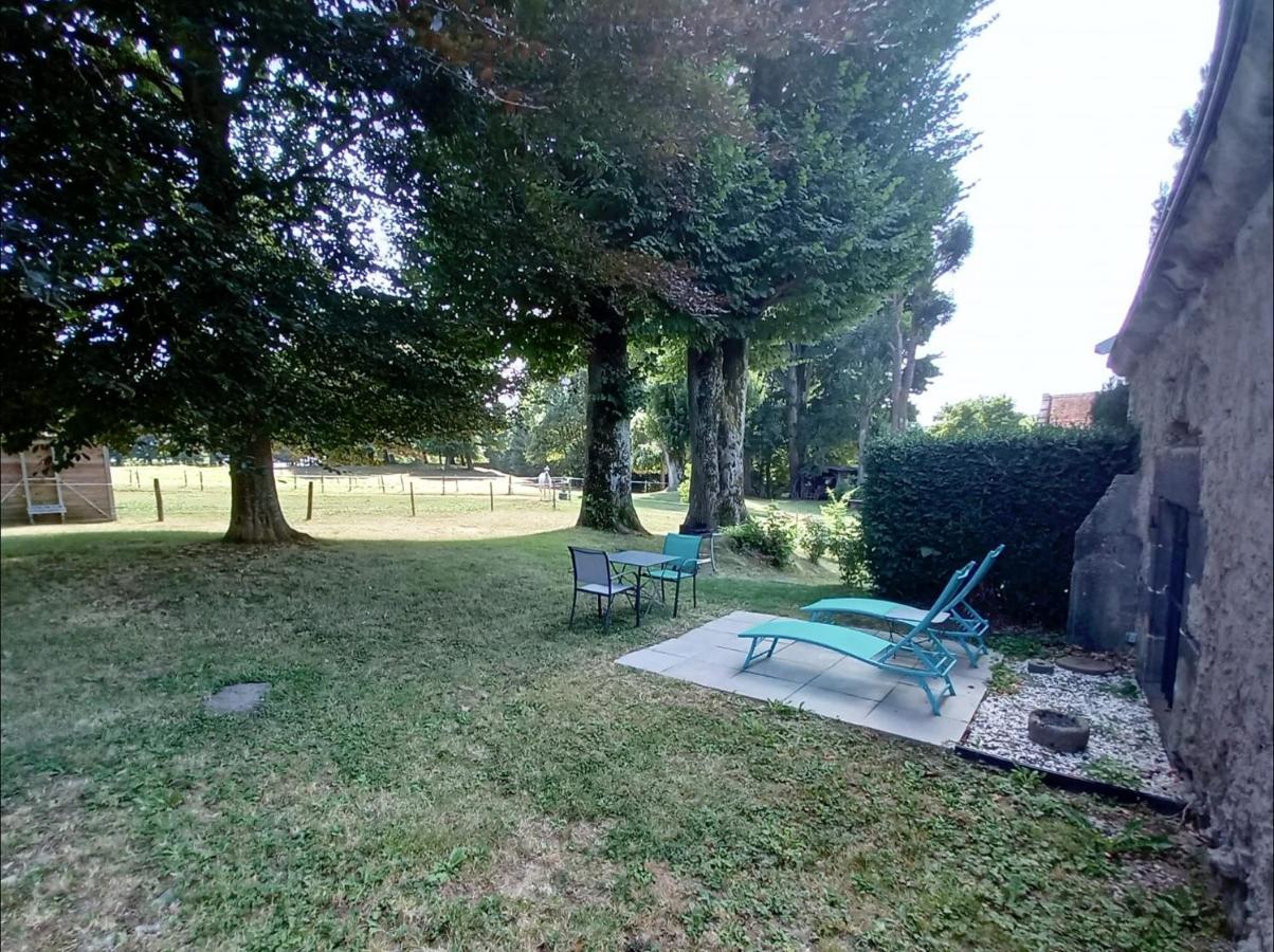 Les Gites De Recoleine Nébouzat Esterno foto